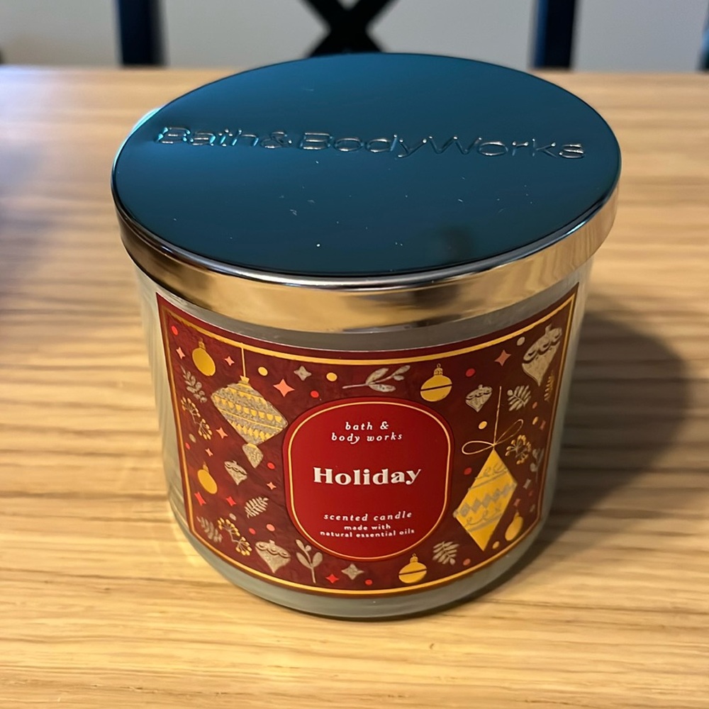 Bath & Body Works 3 Wick Candle. Holiday.